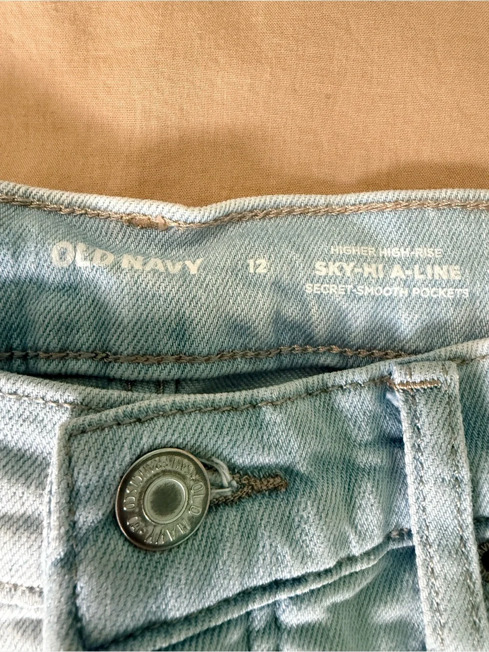 Old Navy Higher Hi Rise Sky Hi A-Line Button Fly Cutoff Shorts Sz 12 Light‎ Wash